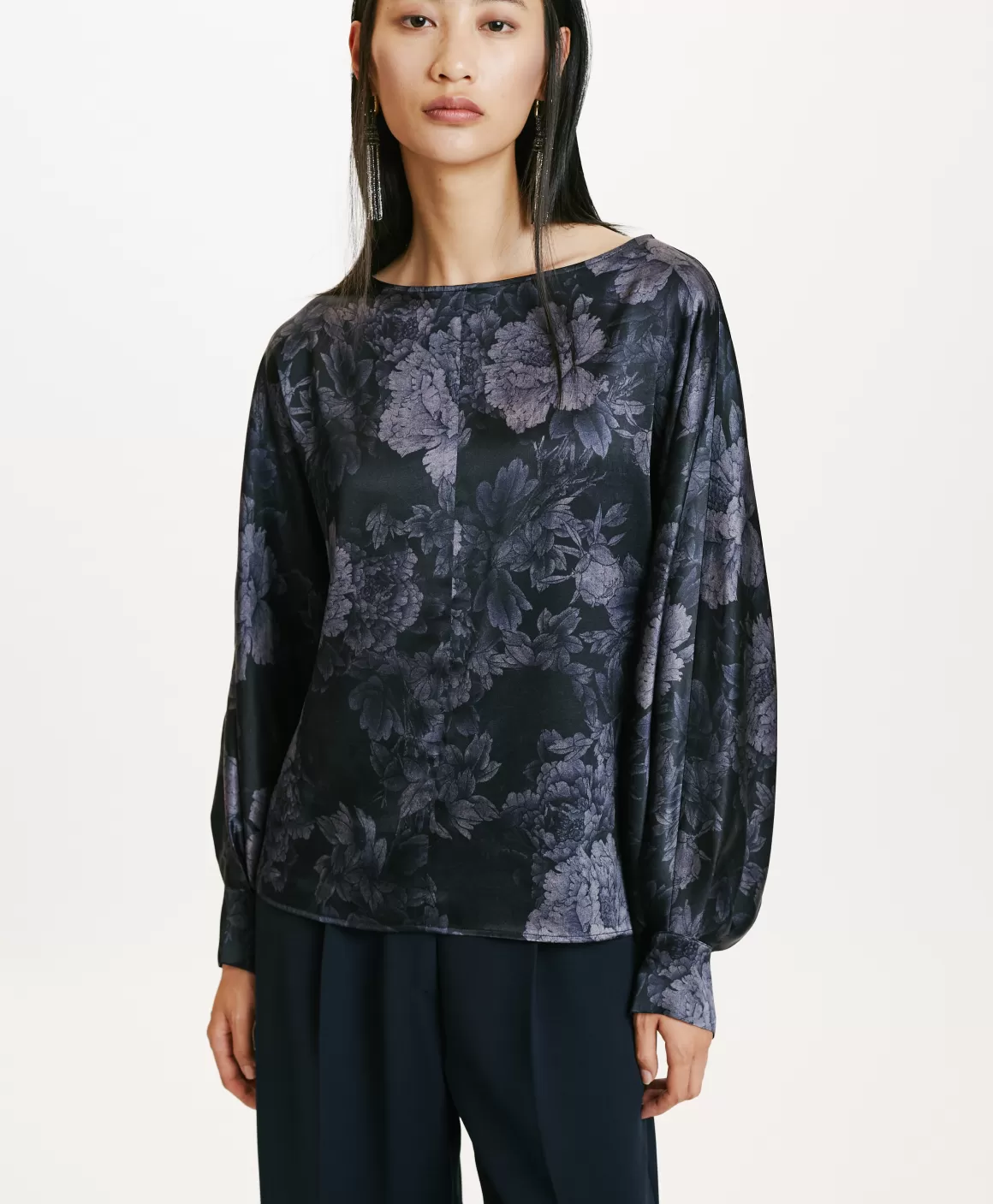 BLOUSE SAGI EN SATIN STRETCH IMPRIMÉ - BLEU/BLEU NUIT*Momoni Fashion