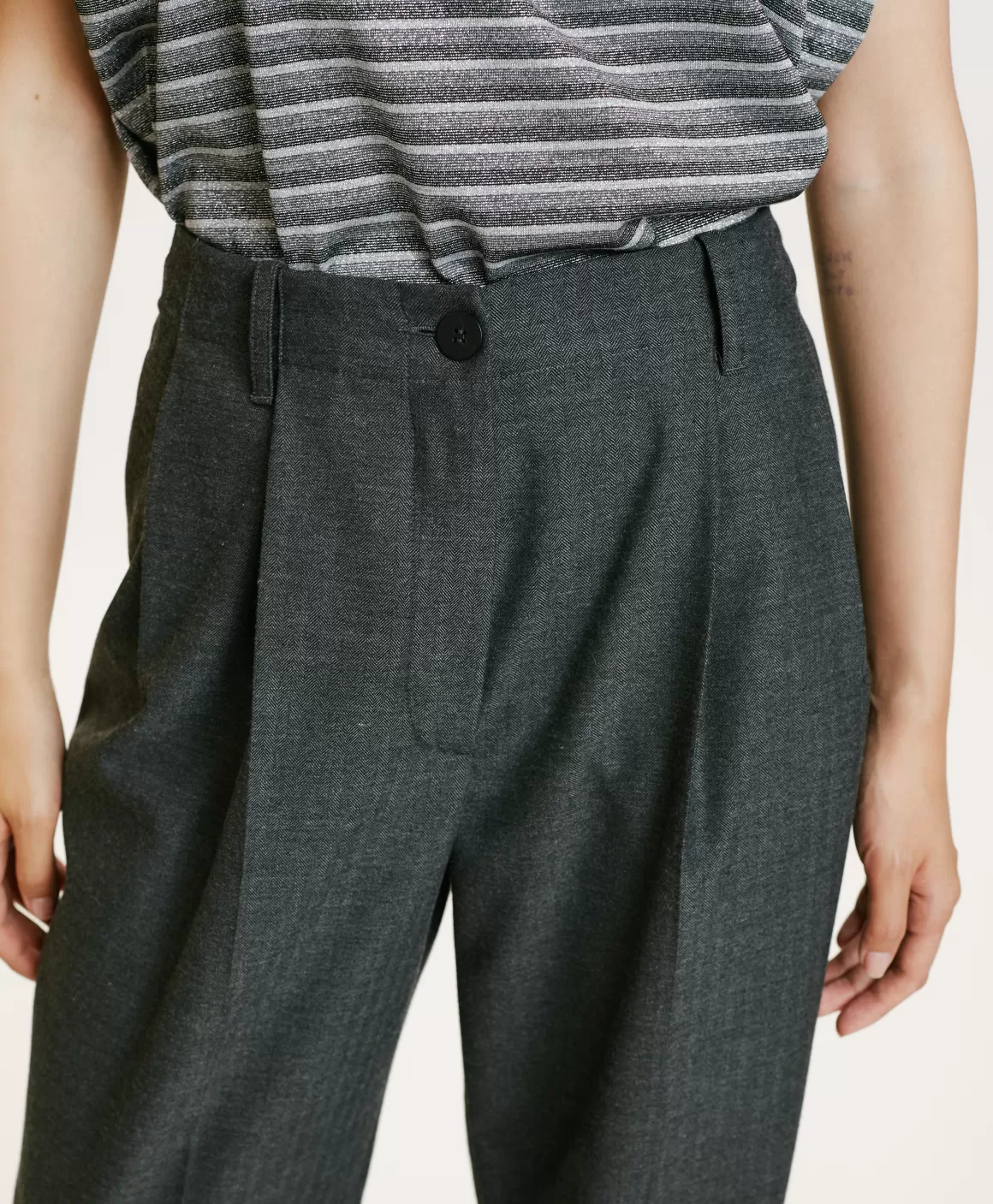 PANTALON SORAI EN CHEVRON VISCOSE LAINE STRETCH - GRIS CHARBON*Momoni Best