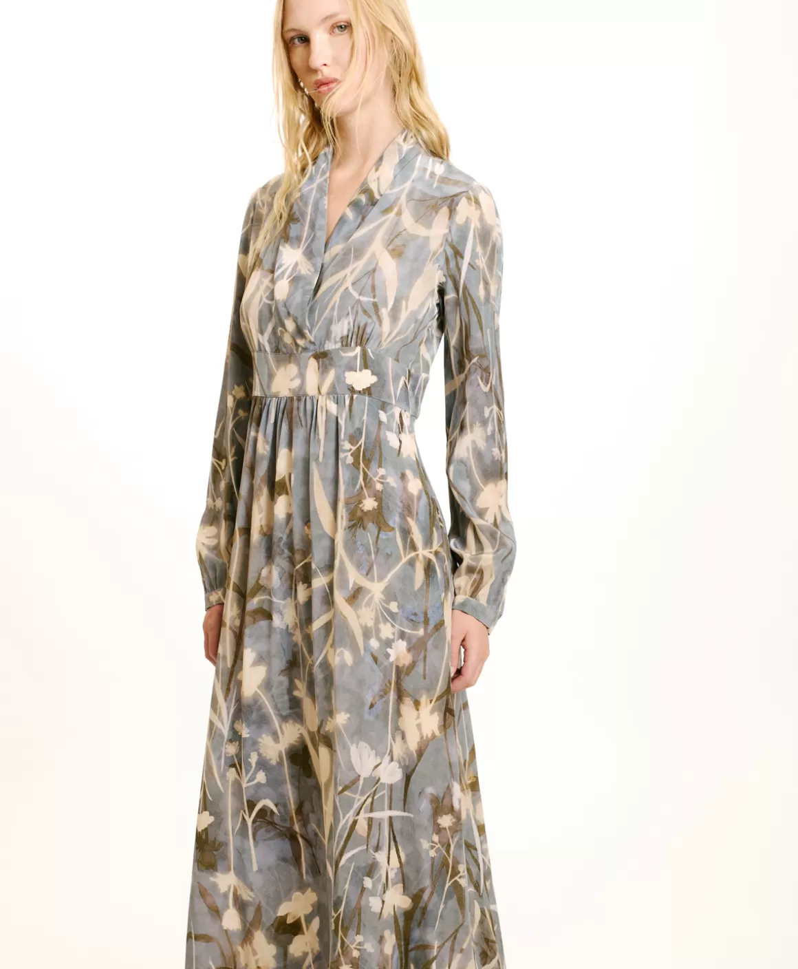 ROBE SUITA EN CRÊPE DE CHINE IMPRIMÉ - BLEU POUSSIÉREUX/CRÈME*Momoni Shop